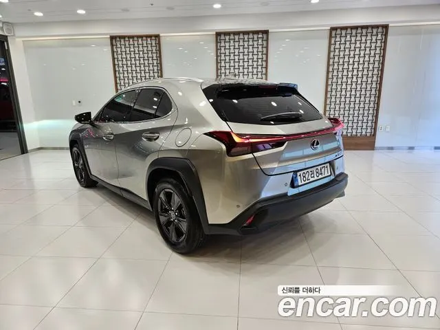 LEXUS UX300H 2026 — 8 934 км, серебристо-серый, Корея — под ключ — фото 2