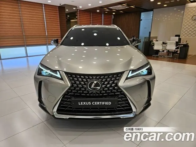 LEXUS UX300H 2026 — 8 934 км, серебристо-серый, Корея — под ключ — фото 3