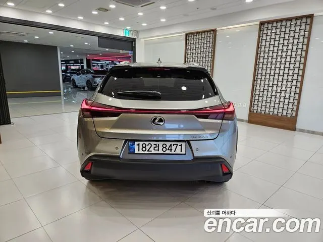 LEXUS UX300H 2026 — 8 934 км, серебристо-серый, Корея — под ключ — фото 4
