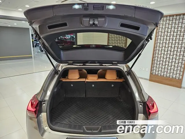 LEXUS UX300H 2026 — 8 934 км, серебристо-серый, Корея — под ключ — фото 6