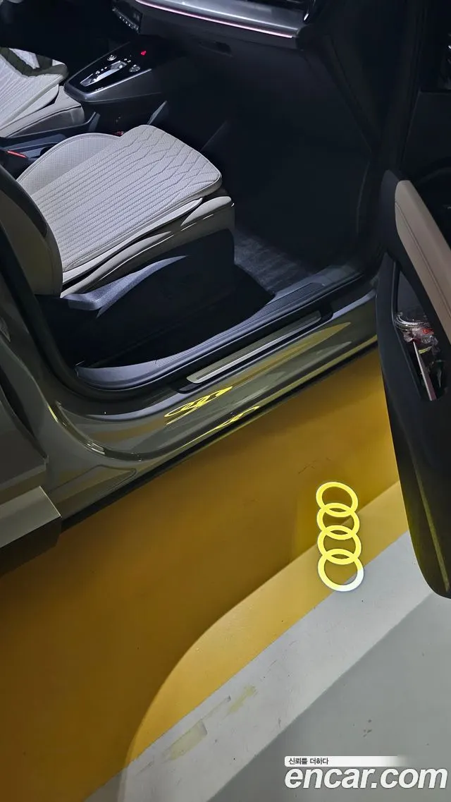 AUDI Q4 E-TRON 2026 — 6 900 км, серебристо-серый, Корея — под ключ — фото 1