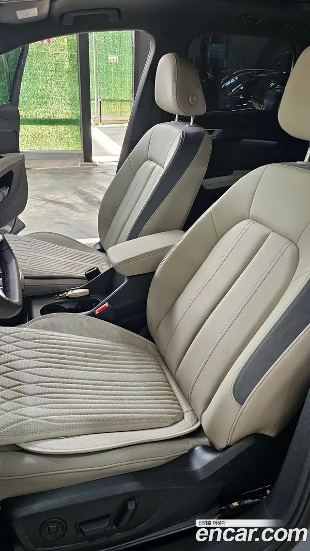 AUDI Q4 E-TRON 2026 — 6 900 км, серебристо-серый, Корея — под ключ — фото 7