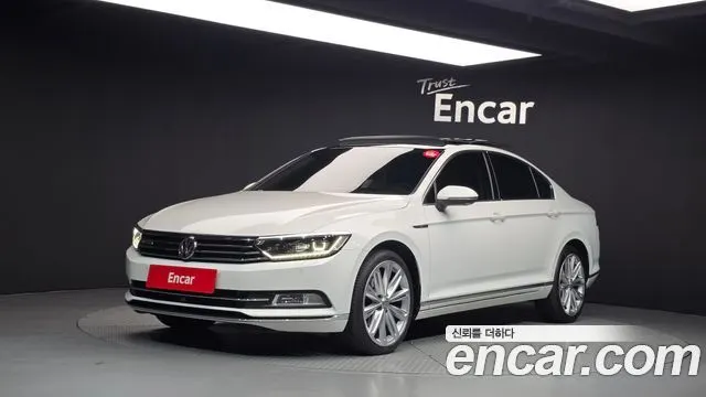 VOLKSWAGEN PASSAT 2018 — 94 201 км, Корея — под ключ — фото 1