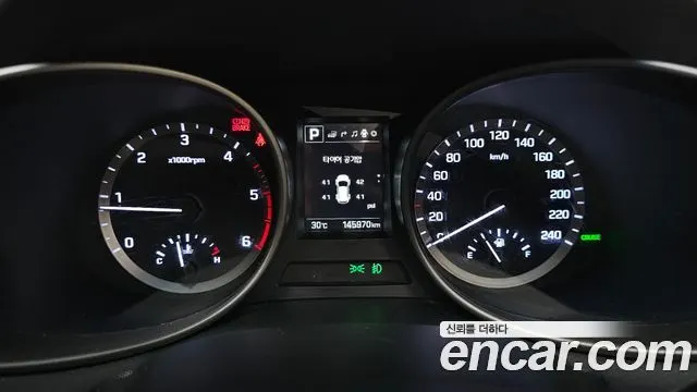 HYUNDAI SANTA FE 2016 — 145 970 км, серебристый, Корея — под ключ — фото 8