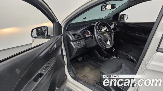 CHEVROLET SPARK 2017 — 111 837 км, белый-перламутр, Корея — под ключ — фото 10