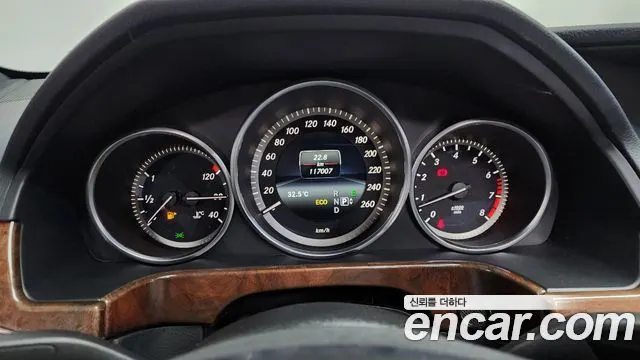 MERCEDES-BENZ E-CLASS W212 2014 — 117 007 км, серебристый, Корея — под ключ — фото 8
