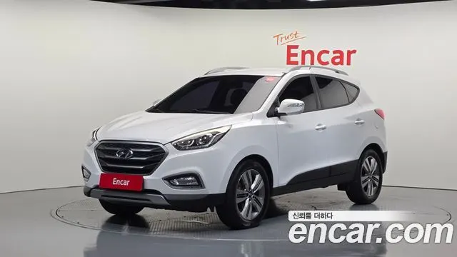 HYUNDAI TUCSON 2015 — 171 312 км, белый, Корея — под ключ — фото 1