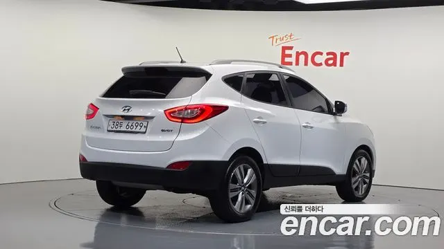 HYUNDAI TUCSON 2015 — 171 312 км, белый, Корея — под ключ — фото 2
