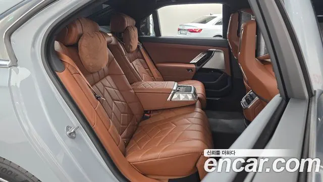 BMW 7 SERIES 2024 — 71 584 км, светло-серебристый, Корея — под ключ — фото 11