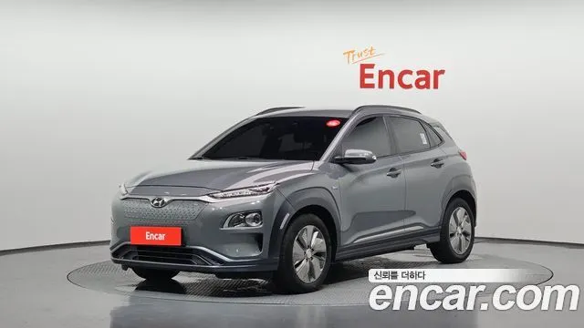 HYUNDAI KONA ELECTRIC 2020 — 65 439 км, серебристо-серый, Корея — под ключ — фото 1