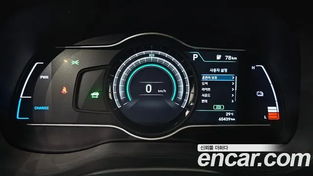 HYUNDAI KONA ELECTRIC 2020 — 65 439 км, серебристо-серый, Корея — под ключ — фото 8