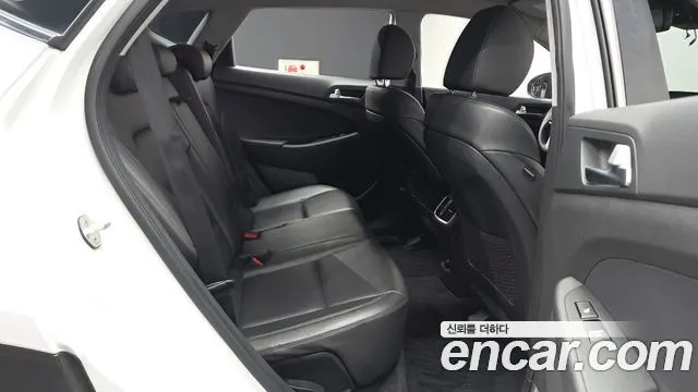 HYUNDAI TUCSON 2019 — 137 746 км, белый, Корея — под ключ — фото 12