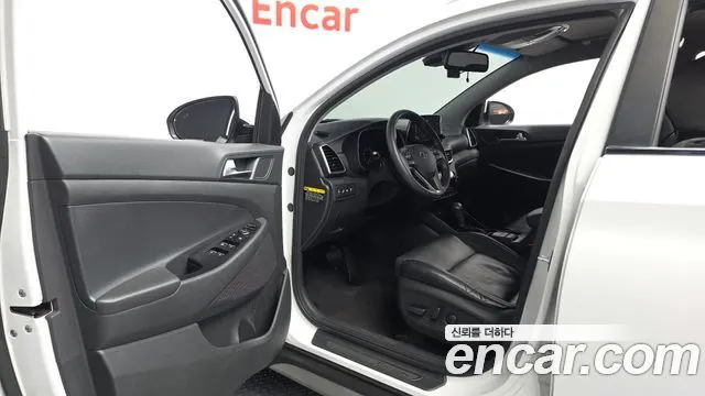 HYUNDAI TUCSON 2019 — 137 746 км, белый, Корея — под ключ — фото 10