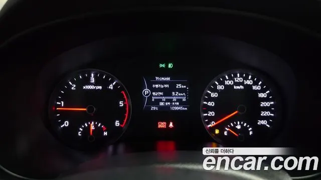 KIA SPORTAGE 2017 — 109 845 км, белый, Корея — под ключ — фото 8