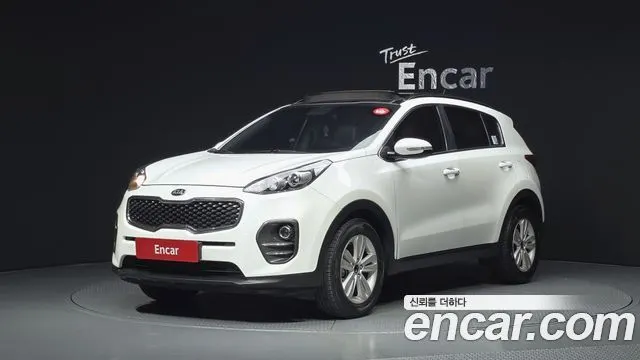 KIA SPORTAGE 2018 — 89 427 км, белый, Корея — под ключ — фото 1