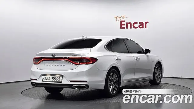 HYUNDAI GRANDEUR HYBRID 2018 — 126 120 км, белый, Корея — под ключ — фото 1