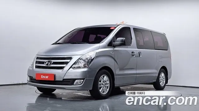 HYUNDAI GRAND STAREX 2018 — 121 359 км, серебристый, Корея — под ключ — фото 1