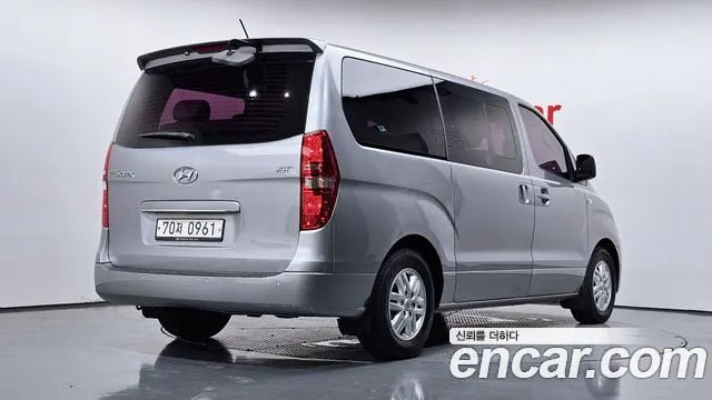 HYUNDAI GRAND STAREX 2018 — 121 359 км, серебристый, Корея — под ключ — фото 2