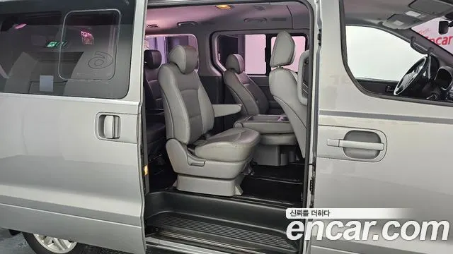 HYUNDAI GRAND STAREX 2018 — 121 359 км, серебристый, Корея — под ключ — фото 11