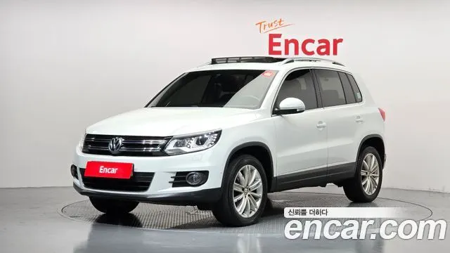 VOLKSWAGEN TIGUAN 2016 — 126 477 км, белый, Корея — под ключ — фото 1
