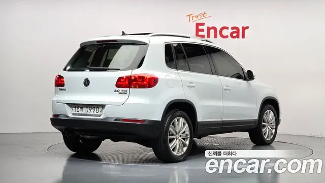 VOLKSWAGEN TIGUAN 2016 — 126 477 км, белый, Корея — под ключ — фото 2