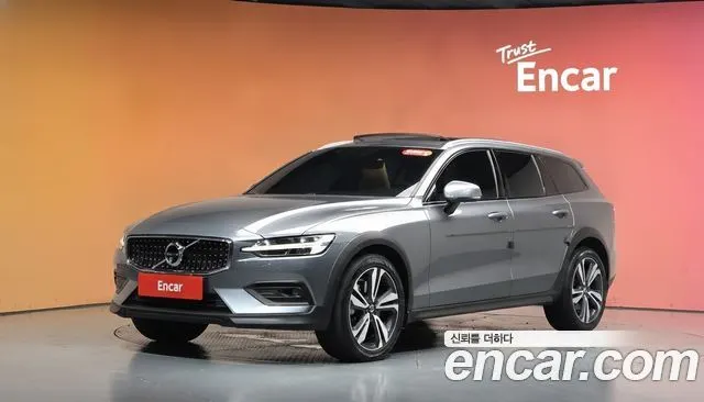 VOLVO V60 CROSS COUNTRY 2021 — 50 753 км, серый, Корея — под ключ — фото 2