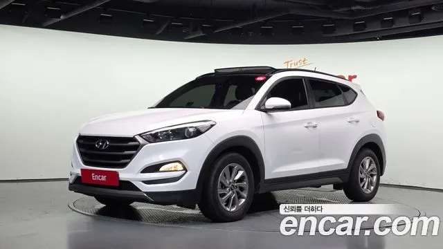 HYUNDAI TUCSON 2016 — 132 666 км, белый, Корея — под ключ — фото 1