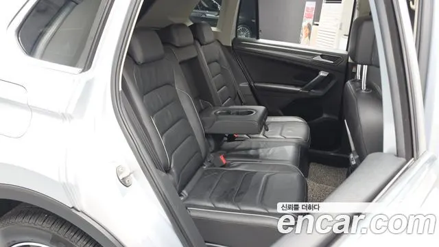 VOLKSWAGEN TIGUAN 2018 — 145 674 км, серебристо-серый, Корея — под ключ — фото 11