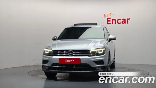 VOLKSWAGEN TIGUAN 2018 — 145 674 км, серебристо-серый, Корея — под ключ — фото 3