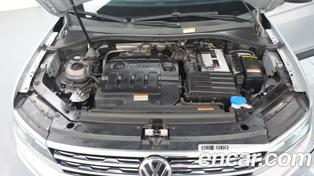 VOLKSWAGEN TIGUAN 2018 — 145 674 км, серебристо-серый, Корея — под ключ — фото 6