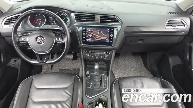 VOLKSWAGEN TIGUAN 2018 — 145 674 км, серебристо-серый, Корея — под ключ — фото 7