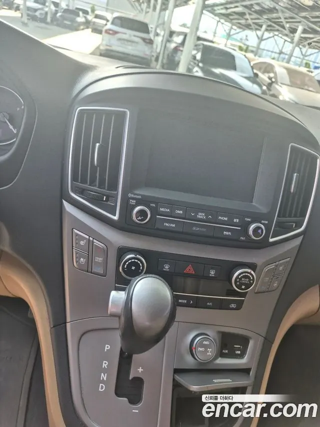 HYUNDAI GRAND STAREX 2018 — 135 000 км, белый, Корея — под ключ — фото 6