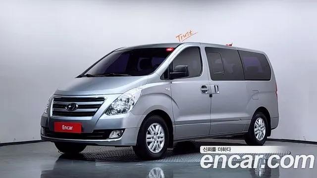 HYUNDAI GRAND STAREX 2017 — 182 723 км, серебристо-серый, Корея — под ключ — фото 1