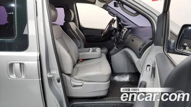 HYUNDAI GRAND STAREX 2017 — 182 723 км, серебристо-серый, Корея — под ключ — фото 11
