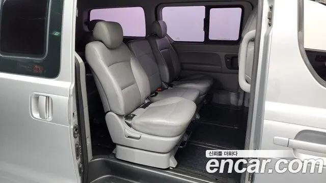 HYUNDAI GRAND STAREX 2017 — 182 723 км, серебристо-серый, Корея — под ключ — фото 12