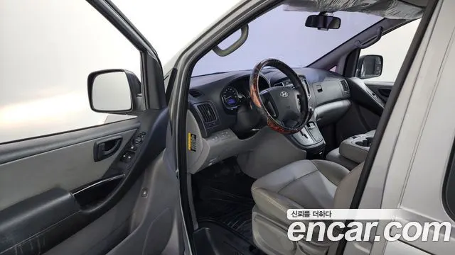 HYUNDAI GRAND STAREX 2017 — 182 723 км, серебристо-серый, Корея — под ключ — фото 10