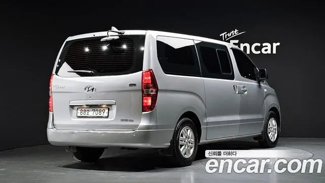 HYUNDAI GRAND STAREX 2018 — 148 434 км, серебристо-серый, Корея — под ключ — фото 1