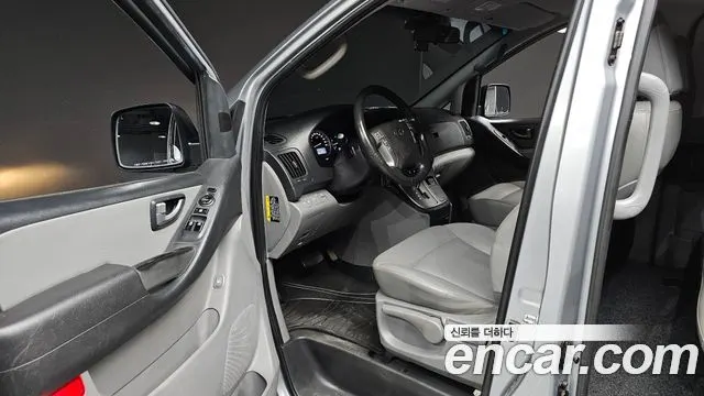 HYUNDAI GRAND STAREX 2018 — 148 434 км, серебристо-серый, Корея — под ключ — фото 10