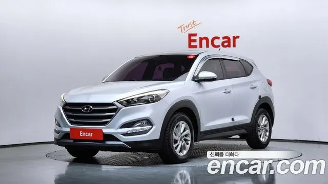 HYUNDAI TUCSON 2016 — 144 634 км, серебристый, Корея — под ключ — фото 1