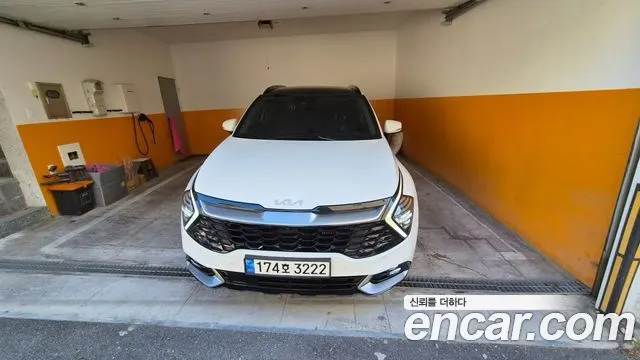 KIA SPORTAGE HYBRID 2023 — 67 000 км, белый, Корея — под ключ — фото 2