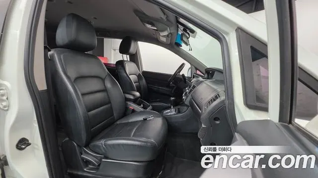KGM KORANDO TURISMO 2017 — 212 532 км, белый, Корея — под ключ — фото 10