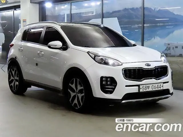 KIA SPORTAGE 2016 — 103 881 км, белый, Корея — под ключ — фото 1