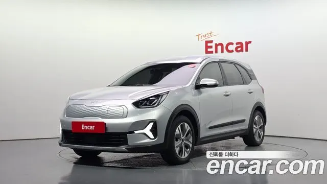 KIA NIRO PLUS 2023 — 32 302 км, серебристый, Корея — под ключ — фото 1