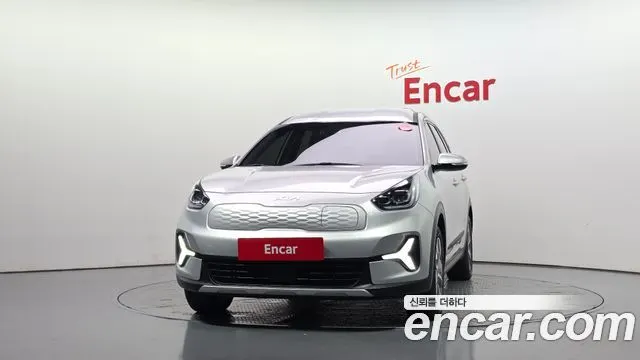 KIA NIRO PLUS 2023 — 32 302 км, серебристый, Корея — под ключ — фото 3