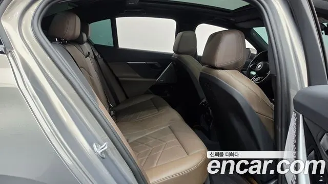 BMW 5 SERIES 2026 — 11 439 км, светло-золотистый, Корея — под ключ — фото 11