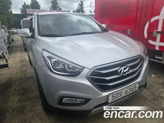 HYUNDAI TUCSON 2014 — 207 668 км, серебристый, Корея — под ключ — фото 1