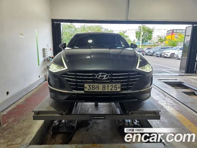 HYUNDAI SONATA 2020 — 151 735 км, серебристо-серый, Корея — под ключ — фото 1