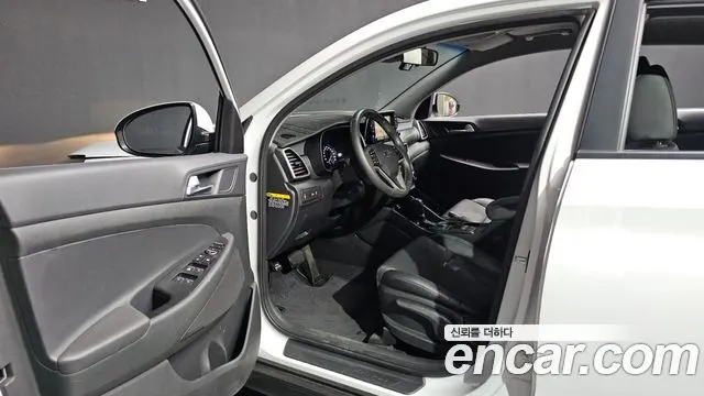 HYUNDAI TUCSON 2019 — 89 181 км, белый, Корея — под ключ — фото 10