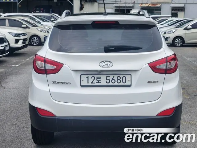 HYUNDAI TUCSON 2014 — 130 881 км, белый, Корея — под ключ — фото 4