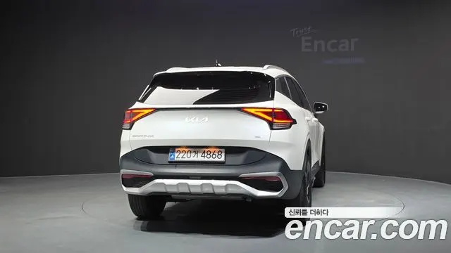 KIA SPORTAGE HYBRID 2023 — 127 690 км, белый, Корея — под ключ — фото 4